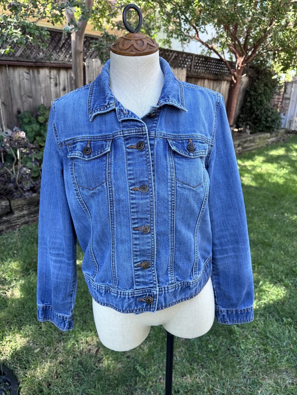Gap 1969 Women's Denim Jacket Blue Cotton Blend Button Up Casual Size L